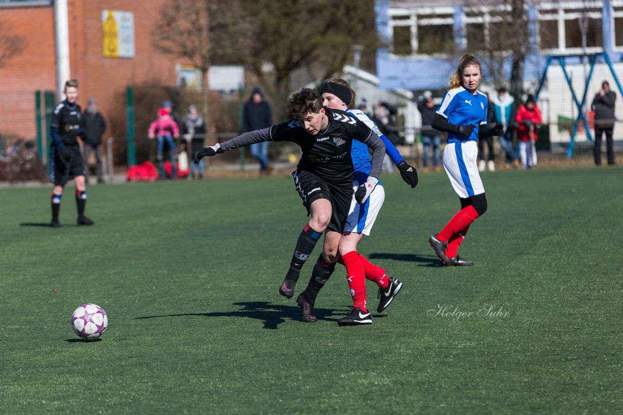 Bild 240 - B-Juniorinnen Halbfinale SVHU - Holstein Kiel : Ergebnis: 3:0